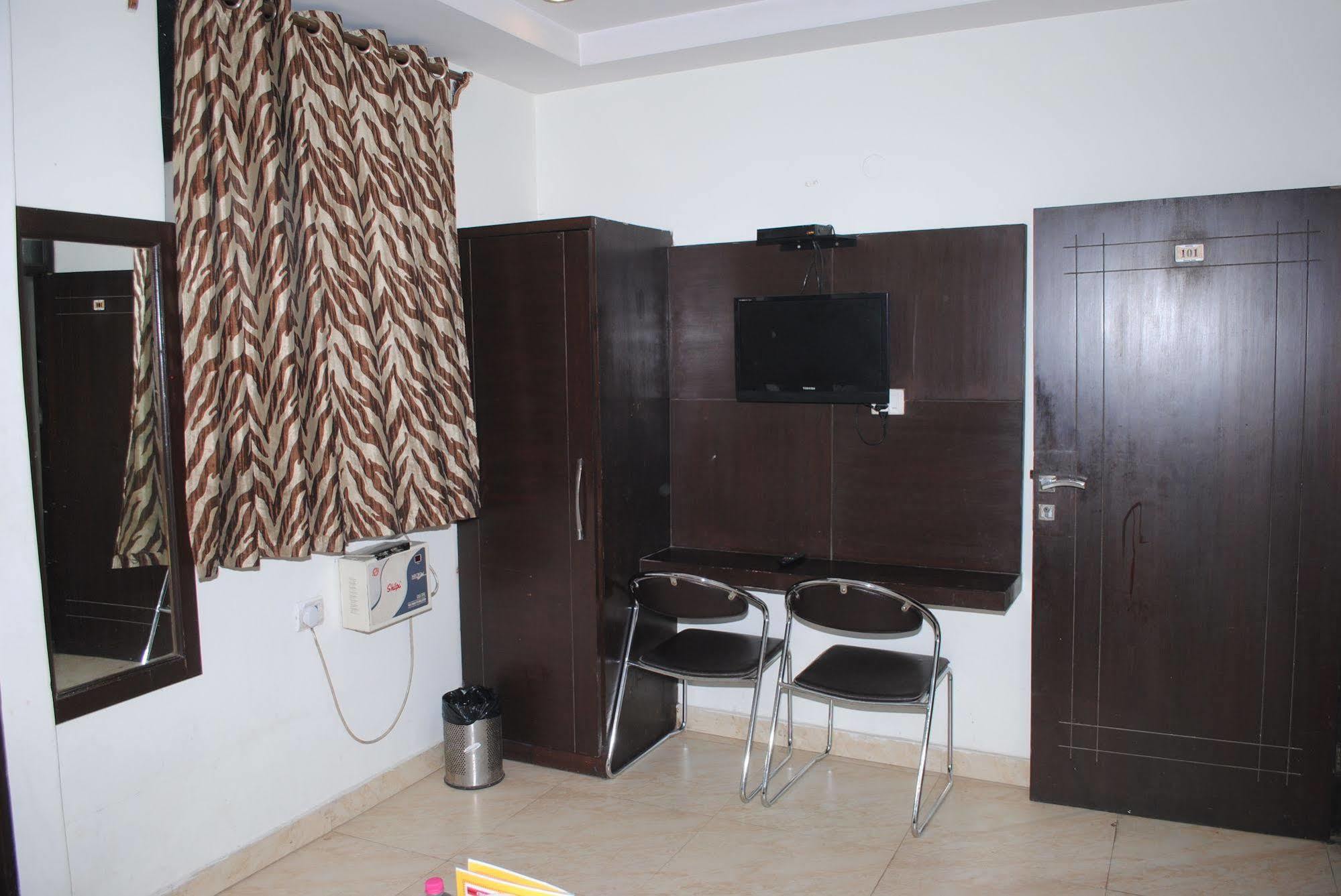 Hotel Seven Seas Inn New Delhi Luaran gambar