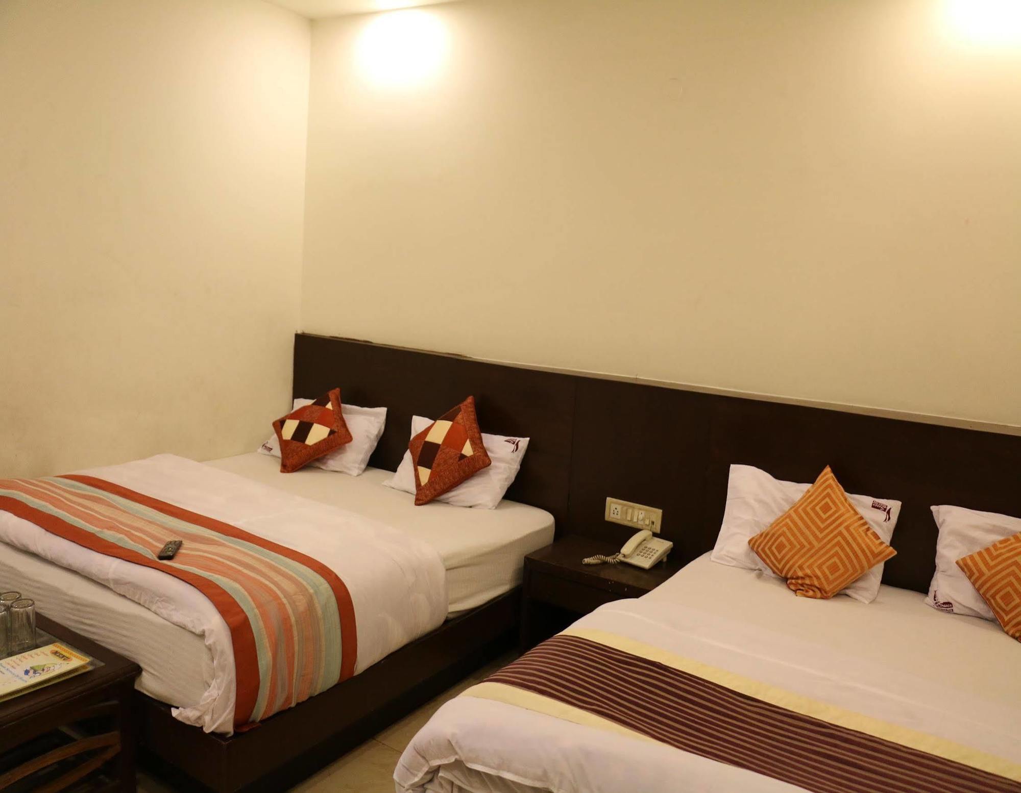 Hotel Seven Seas Inn New Delhi Luaran gambar