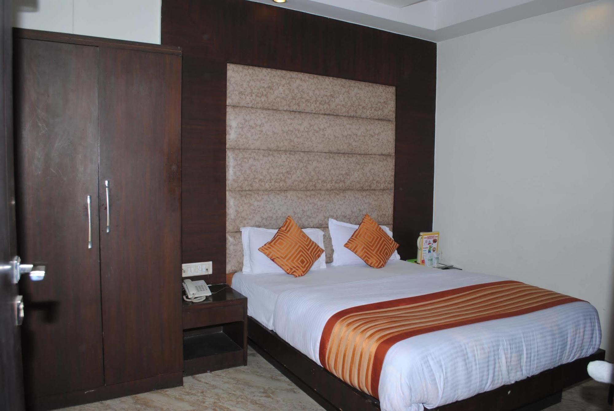 Hotel Seven Seas Inn New Delhi Luaran gambar