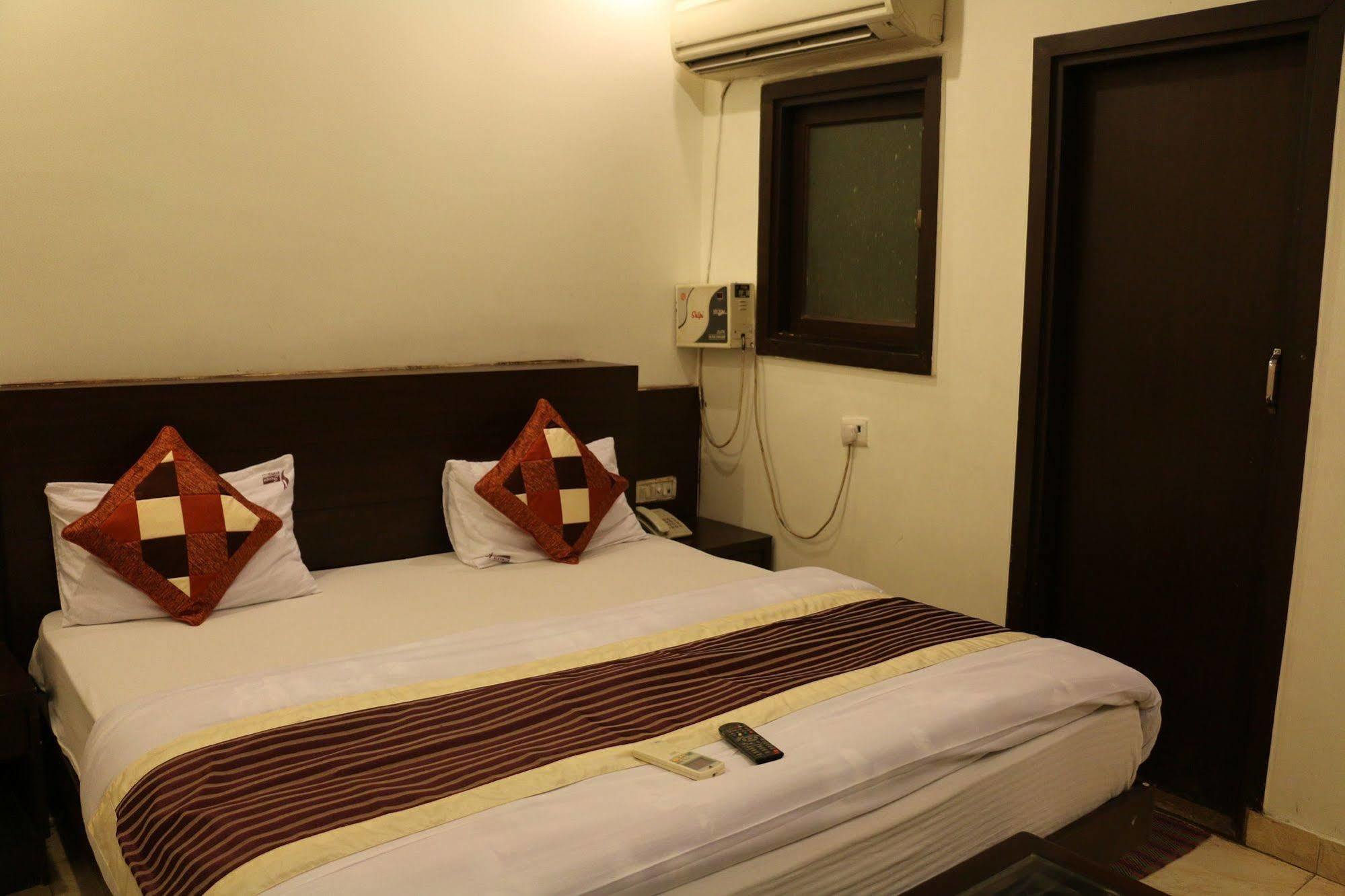 Hotel Seven Seas Inn New Delhi Luaran gambar